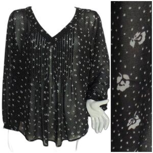TORRID Top/Tunic, 1/1X, Black, Floral, Pintuck Pleated Bib, Long sleeve, V-neck